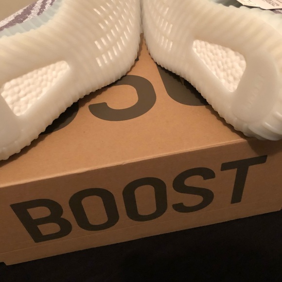 “Authentic” Men Adidas Originals Yeezy Boost 350V2 - Picture 4 of 8